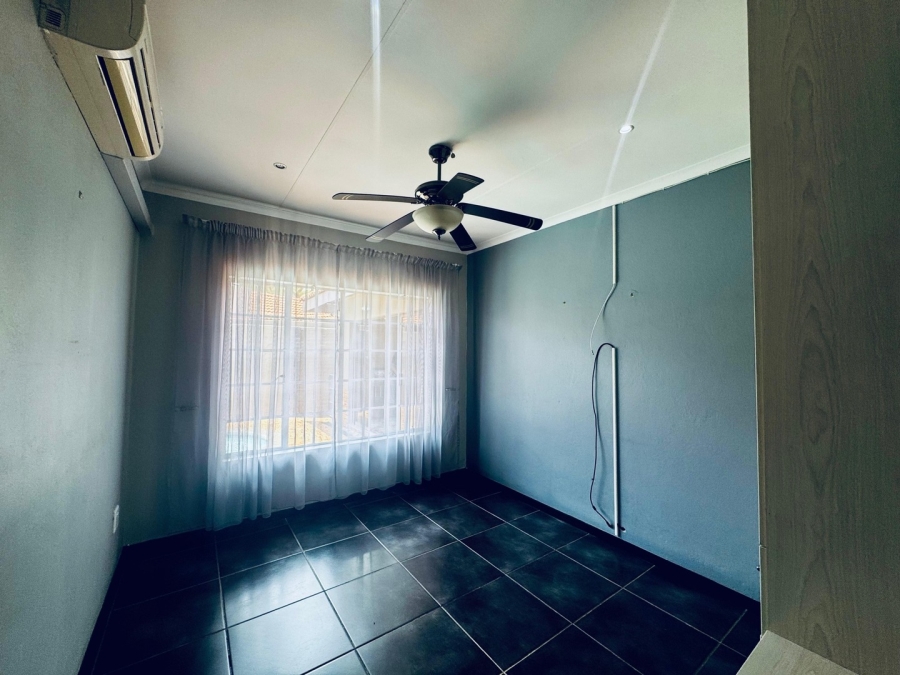 3 Bedroom Property for Sale in Waterkloof East North West